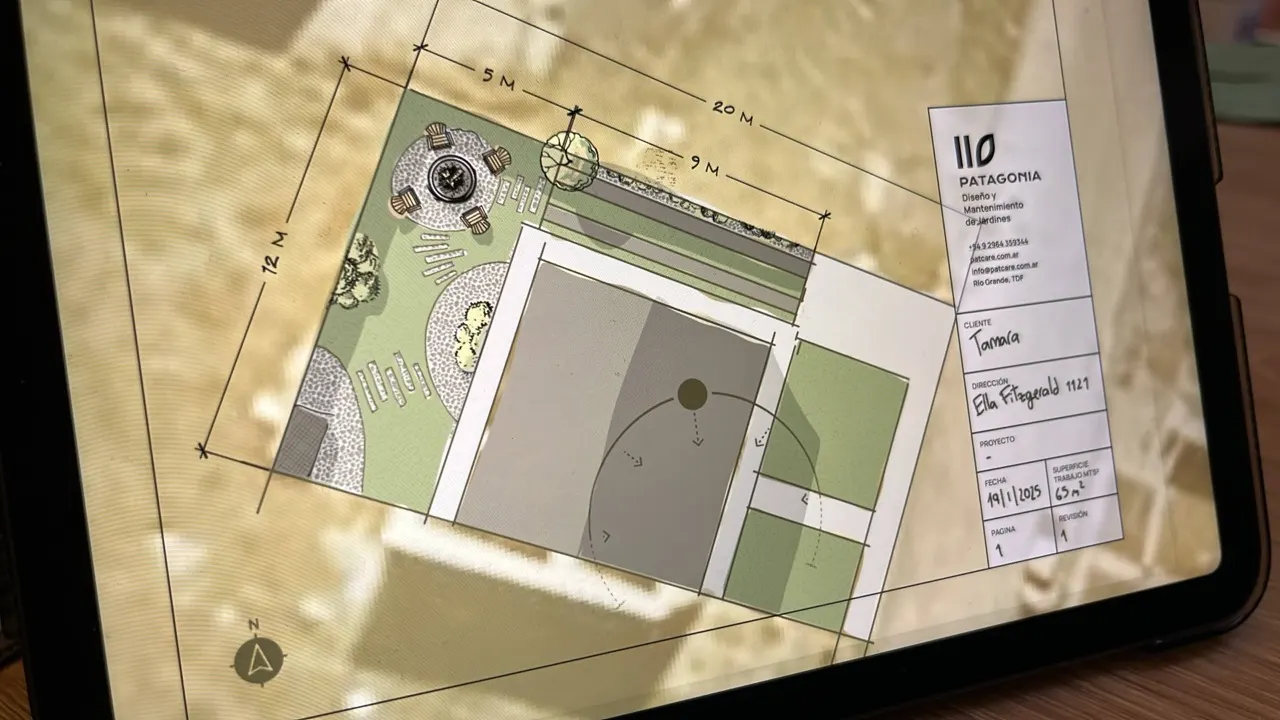 Plano de diseño de jardín en tablet